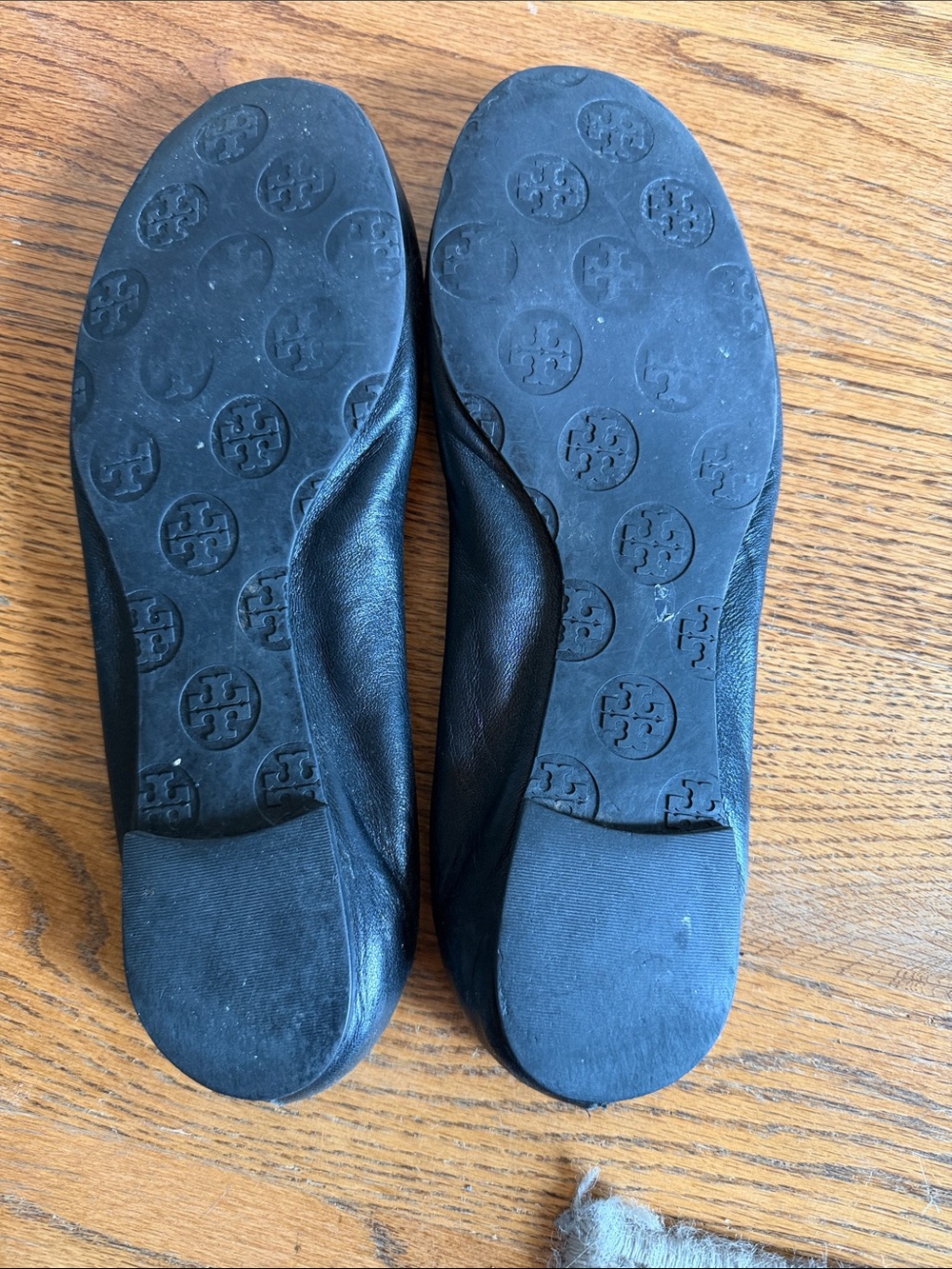 Tory Burch Black Leather Logo Round-Toe Ballet Flats - Picture 4 of 10